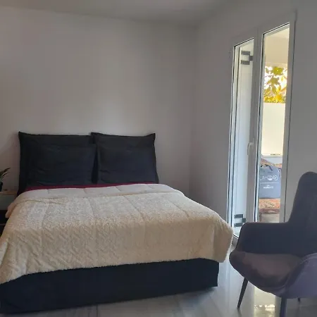 A Beautiful Maisonette Next To The Sea With A Dreaming View!