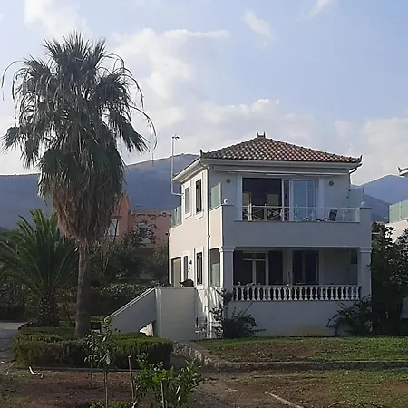A Beautiful Maisonette Next To The Sea With A Dreaming View!