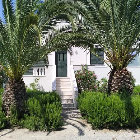 A Beautiful Maisonette Next To The Sea With A Dreaming View!