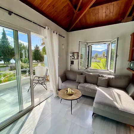 Villa A Beautiful Maisonette Next To The Sea With A Dreaming View! Galaxidi