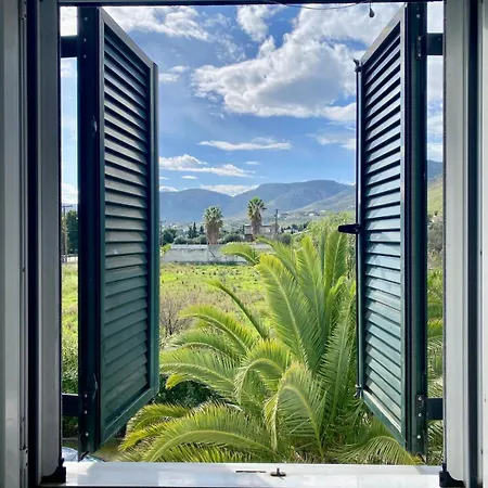 A Beautiful Maisonette Next To The Sea With A Dreaming View! Villa Galaxidi