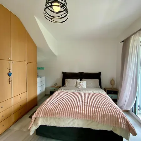 A Beautiful Maisonette Next To The Sea With A Dreaming View! *