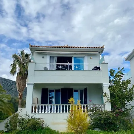 A Beautiful Maisonette Next To The Sea With A Dreaming View! * Galaxidi