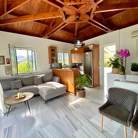 A Beautiful Maisonette Next To The Sea With A Dreaming View!